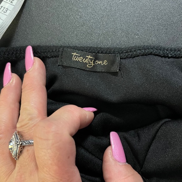 BEAUTIFUL Twenty-One Pleated Chiffon Spaghetti Strap Dress - Picture 9 of 11